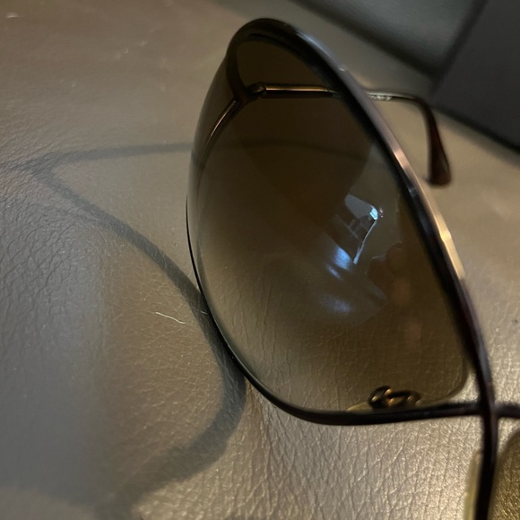 Tom Ford sunglasses worn only a few times and in like new condition. - Picture 15 of 15